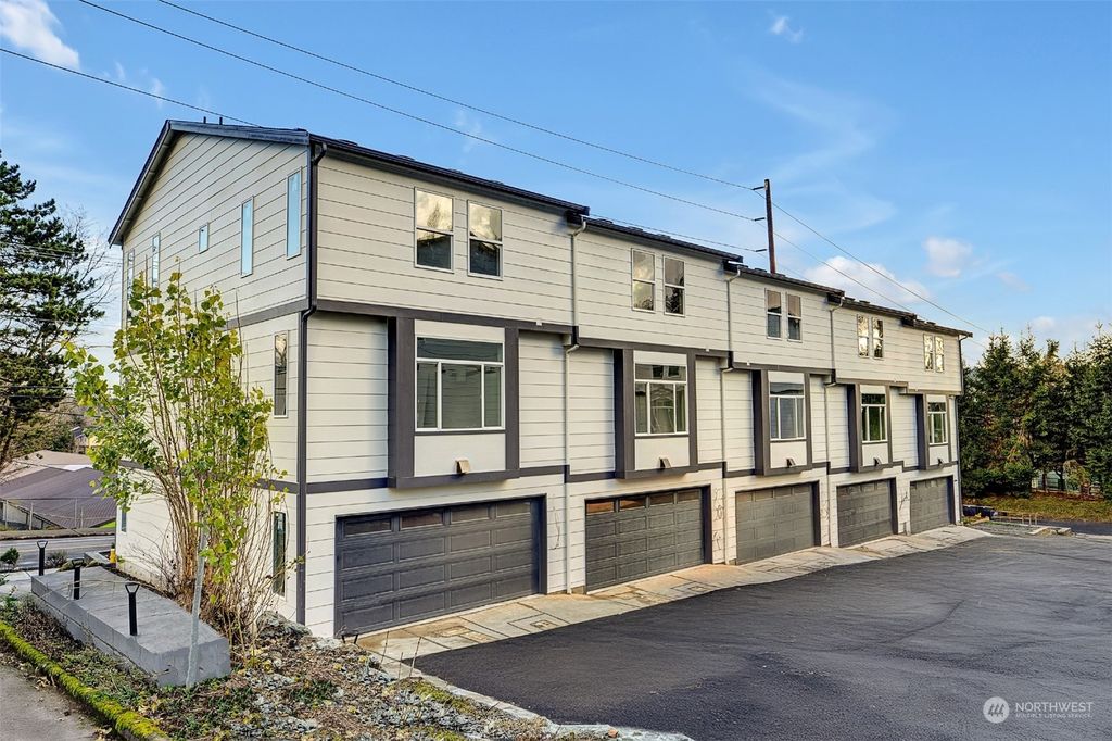 Photo of 6722 187th Street NE #102, Kenmore, WA 98028 (MLS # 2330047)