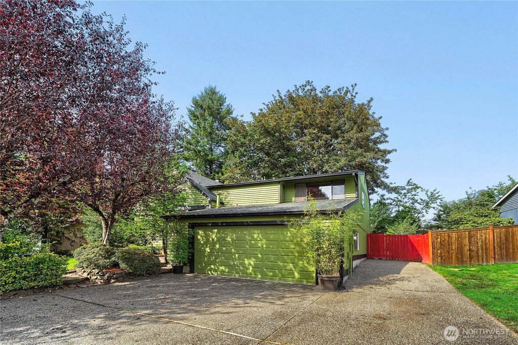 Photo of 11912 SE 211th Place, Kent, WA 98031 (MLS # 2585410)