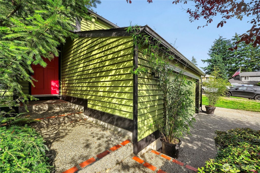 Photo of 11912 SE 211th Place, Kent, WA 98031 (MLS # 2585410)