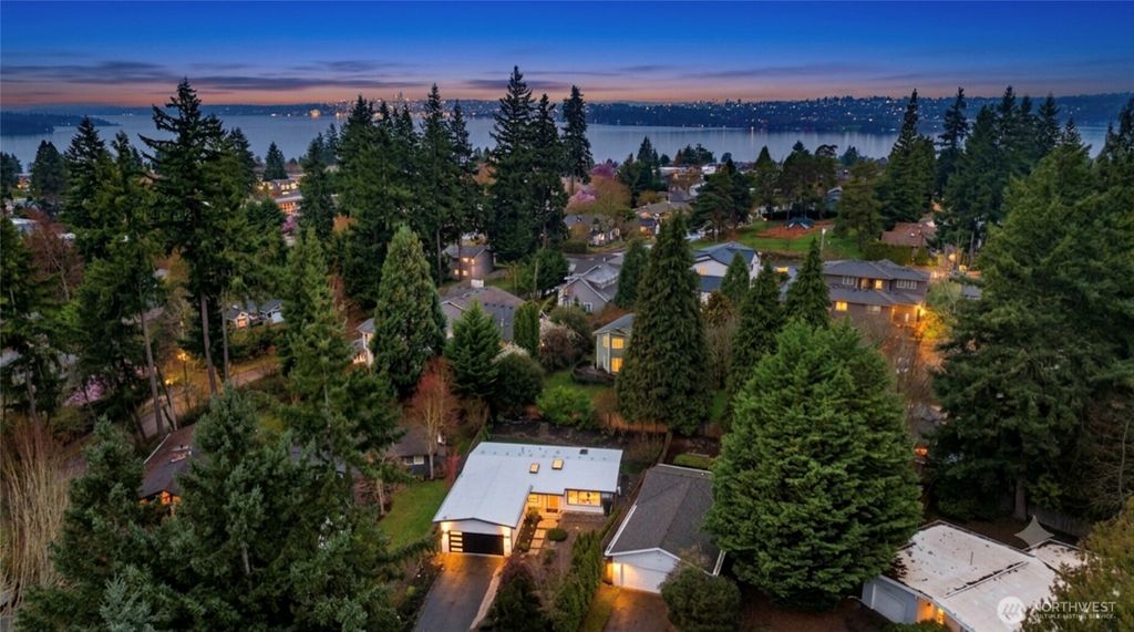 Photo of 1513 3rd Place, Kirkland, WA 98033 (MLS # 2525785)