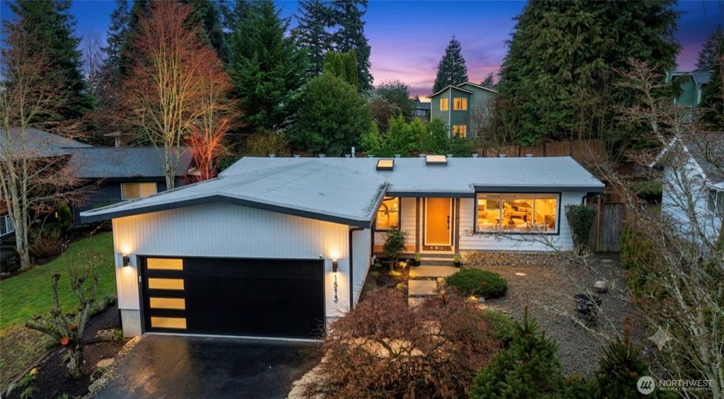 Photo of 1513 3rd Place, Kirkland, WA 98033 (MLS # 2525785)
