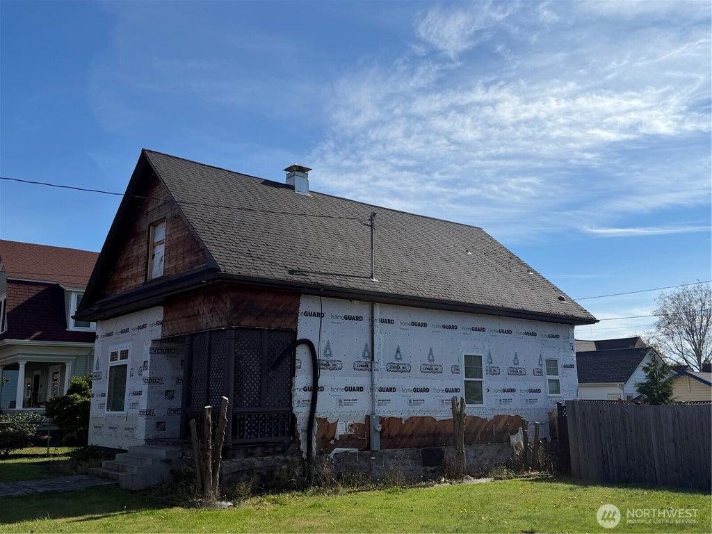 Photo of 815 6th Street, Anacortes, WA 98221 (MLS # 2592737)