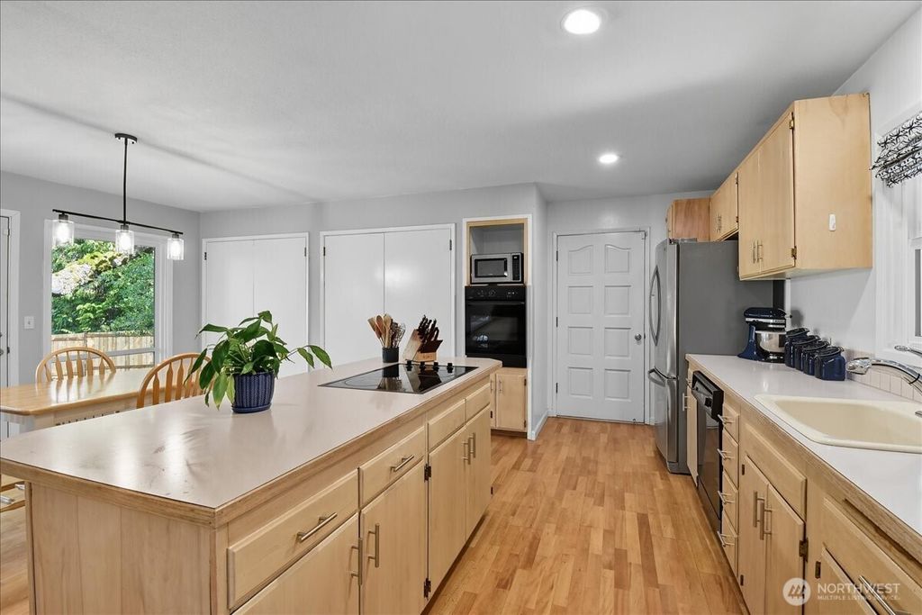 Photo of 16743 79th Place NE, Kenmore, WA 98028 (MLS # 2434163)