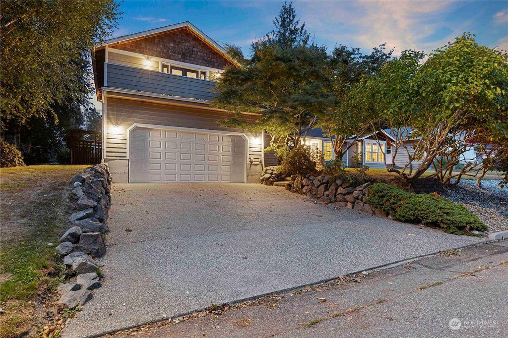 Photo of 400 Park Place, Everett, WA 98203 (MLS # 2163907)