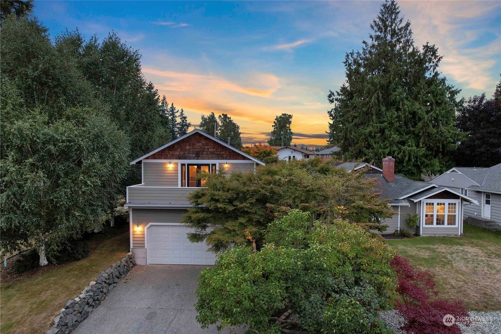 Photo of 400 Park Place, Everett, WA 98203 (MLS # 2163907)