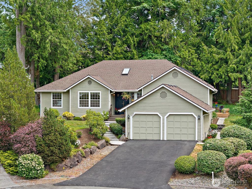 Photo of 955 NW Honeywood Court, Issaquah, WA 98027 (MLS # 2394396)