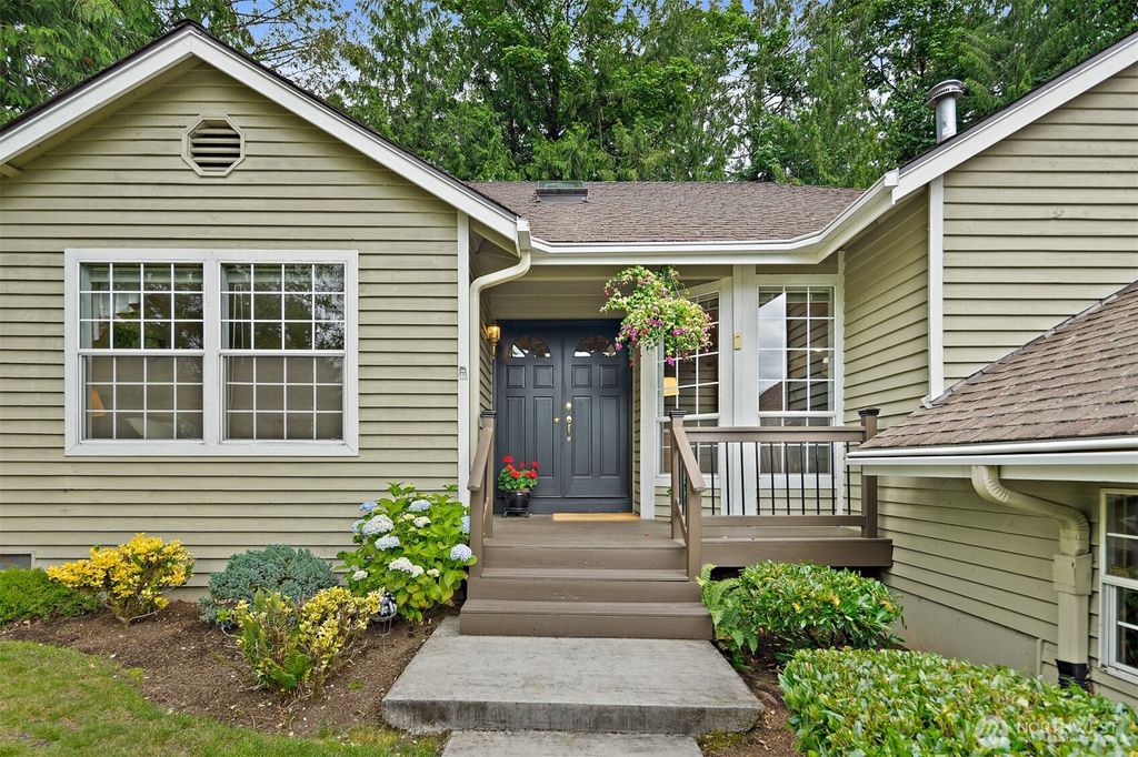 Photo of 955 NW Honeywood Court, Issaquah, WA 98027 (MLS # 2394396)