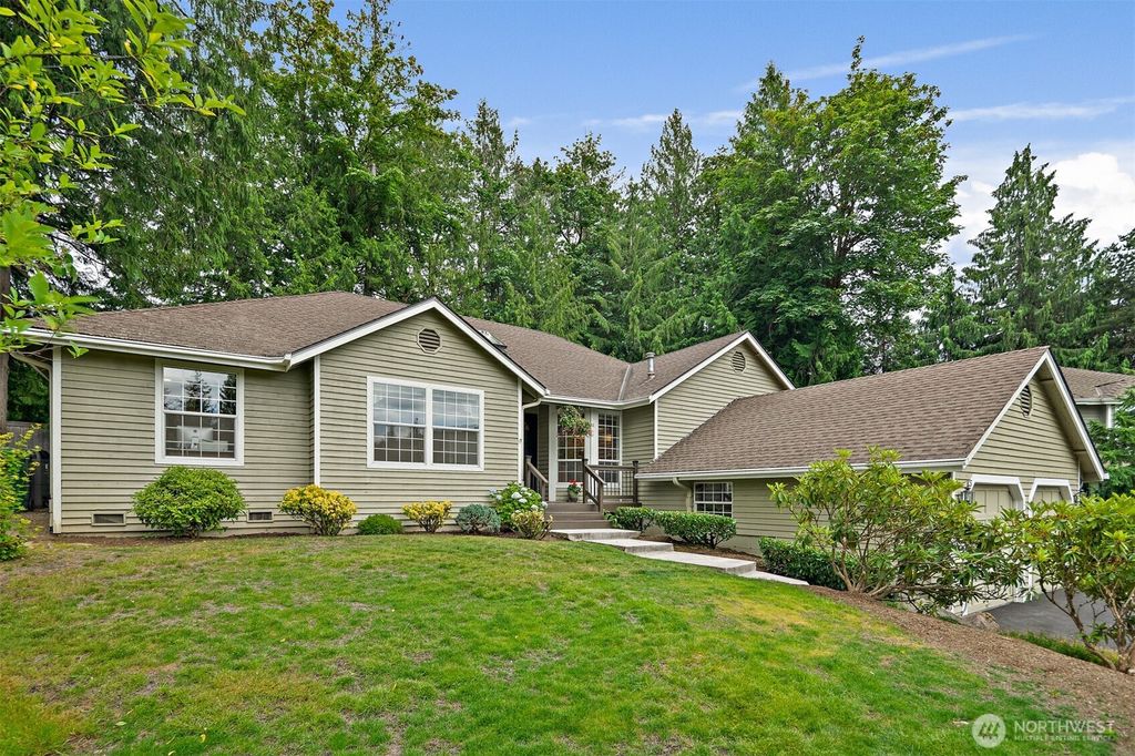 Photo of 955 NW Honeywood Court, Issaquah, WA 98027 (MLS # 2394396)