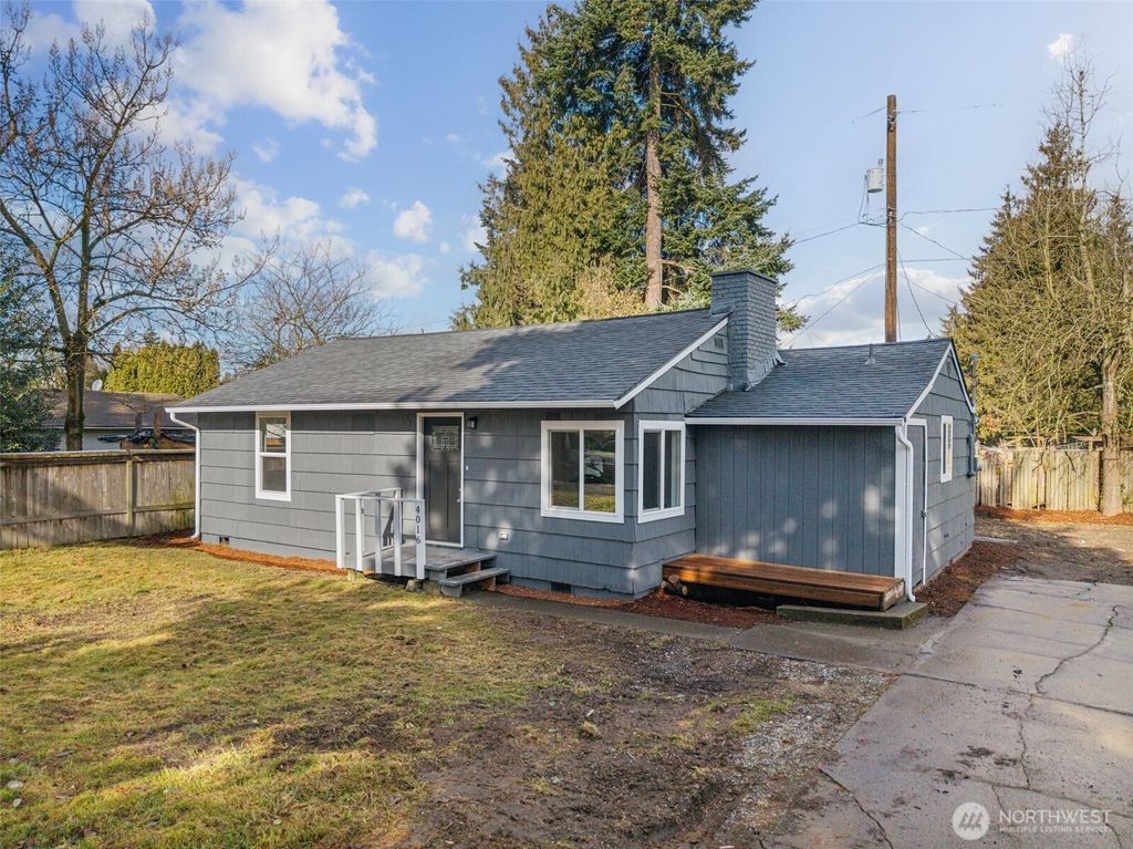 Photo of 4016 S 117th Place, Tukwila, WA 98168 (MLS # 2340950)