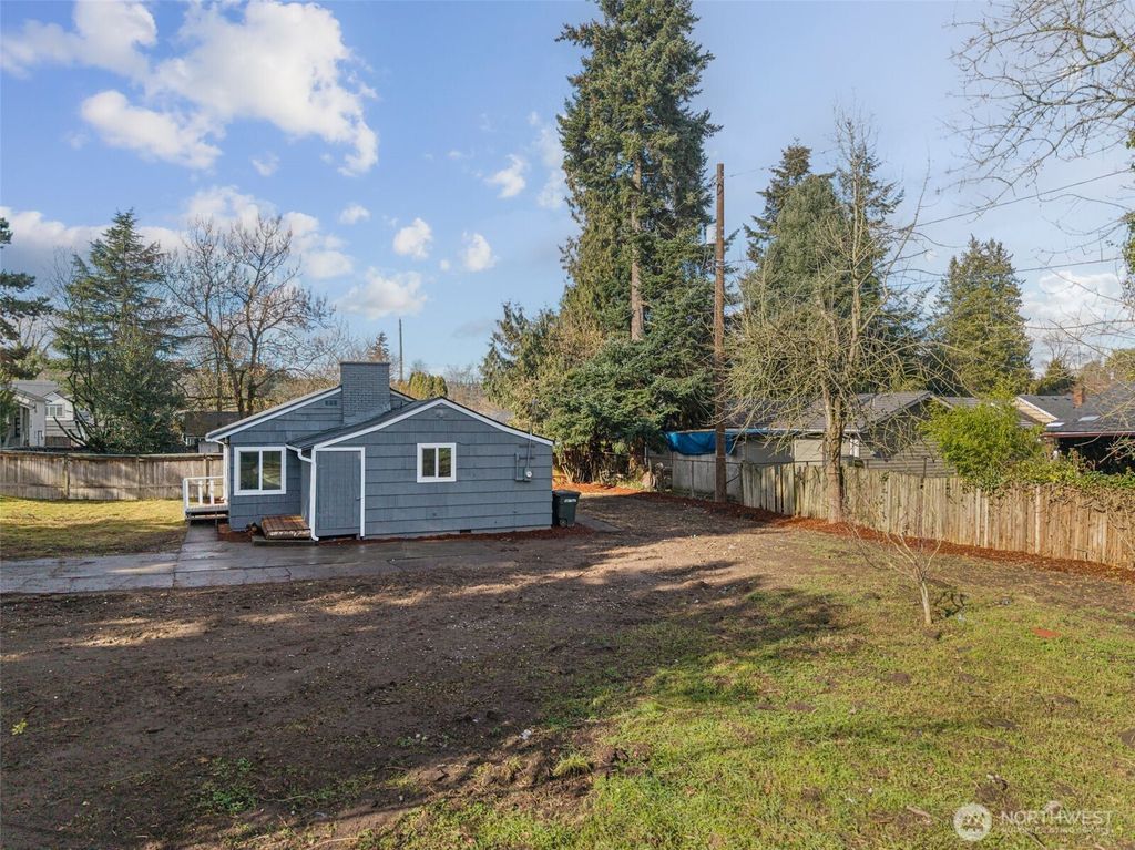 Photo of 4016 S 117th Place, Tukwila, WA 98168 (MLS # 2340950)