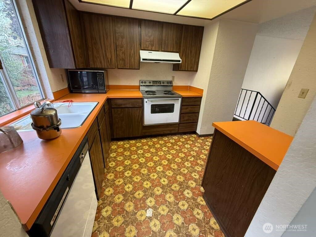 5055 33rd Court NE