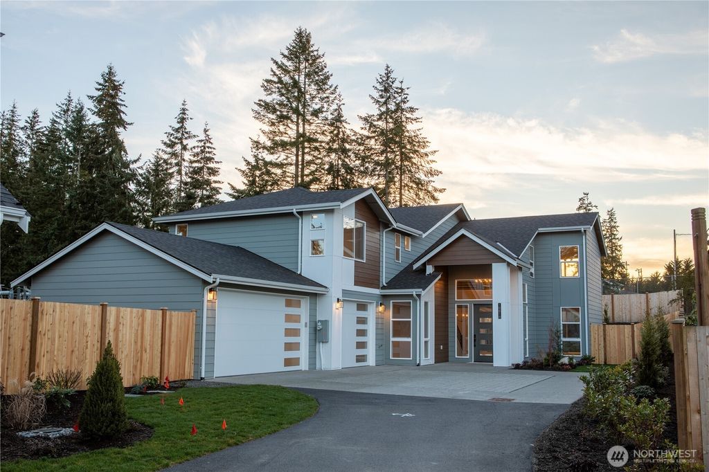 Photo of 16616 63rd Avenue W, Lynnwood, WA 98037 (MLS # 2357007)