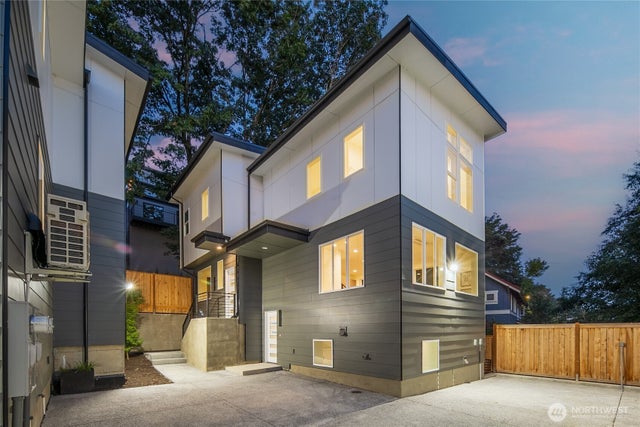 1804 28th Avenue S, Seattle