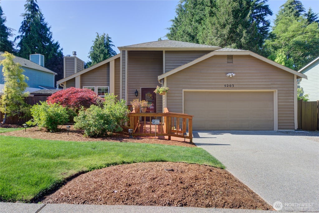 Photo of 5203 122nd Street SE, Everett, WA 98208 (MLS # 2545608)