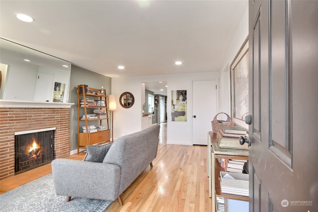 Photo of 6546 37th Avenue SW, Seattle, WA 98126 (MLS # 2044269)