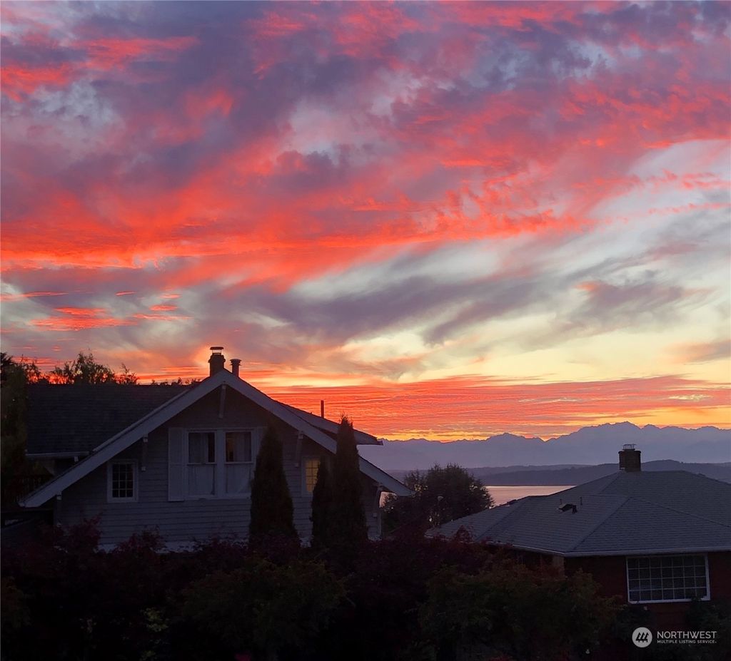 Photo of 6546 37th Avenue SW, Seattle, WA 98126 (MLS # 2044269)