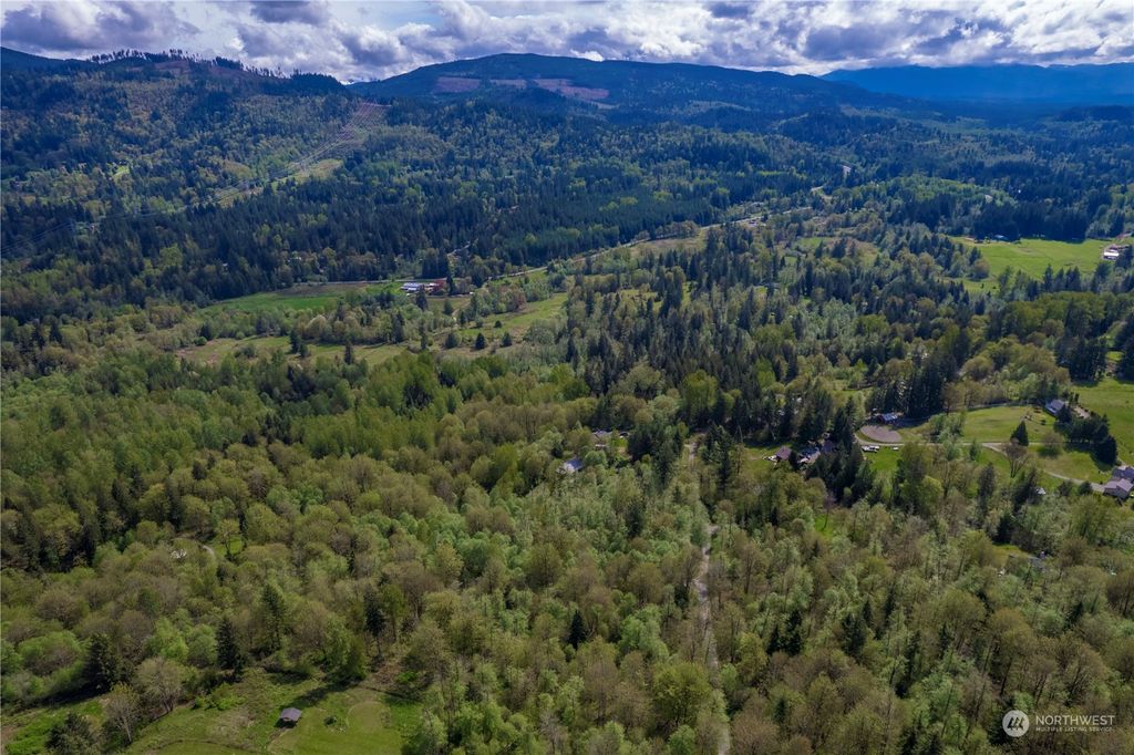 Photo of 252 XX SE 179th Street, Maple Valley, WA 98038 (MLS # 2064671)