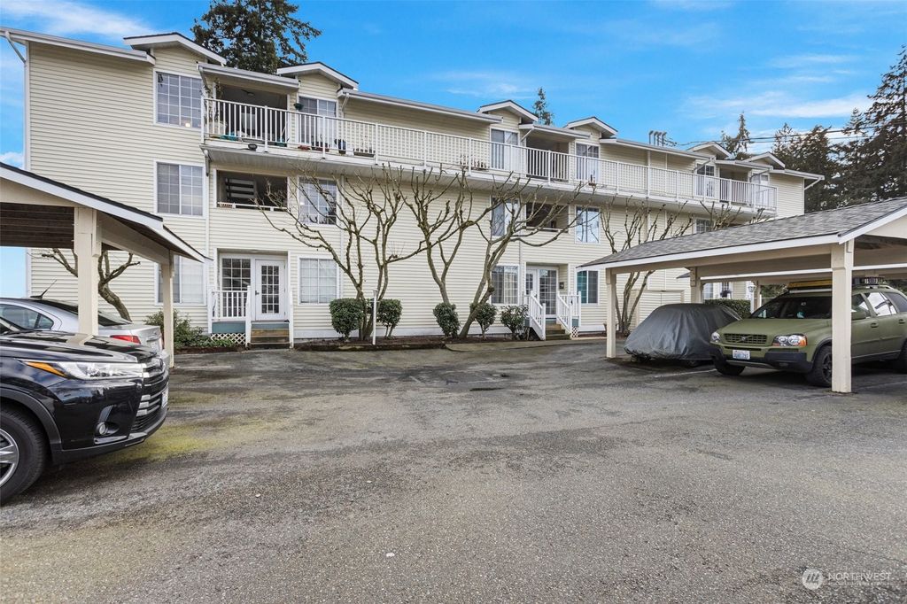Photo of 127 SW 154th St St #303, Burien, WA 98166 (MLS # 2201585)
