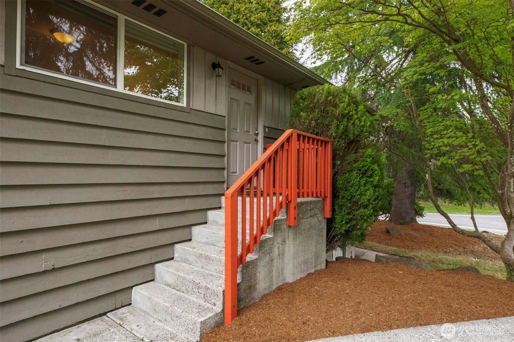 Photo of 2829 Larch Way, Lynnwood, WA 98036 (MLS # 2395107)