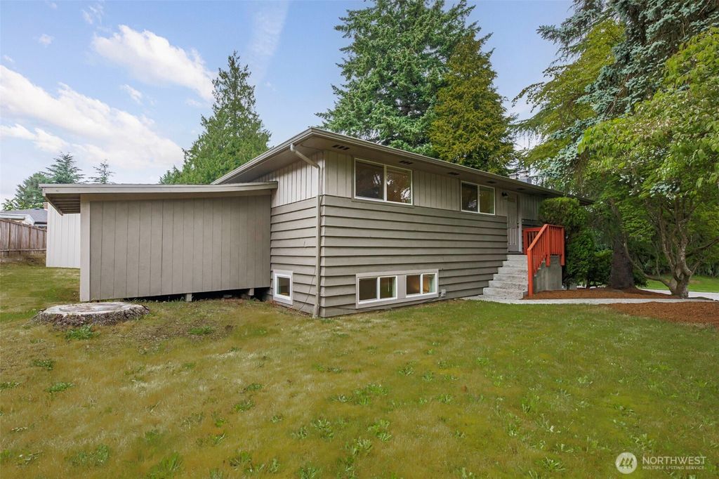 Photo of 2829 Larch Way, Lynnwood, WA 98036 (MLS # 2395107)