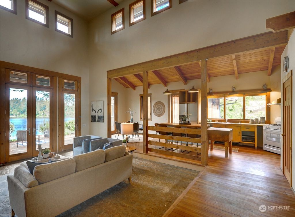 Photo of 16260 SE 24th Street, Bellevue, WA 98008 (MLS # 2069118)