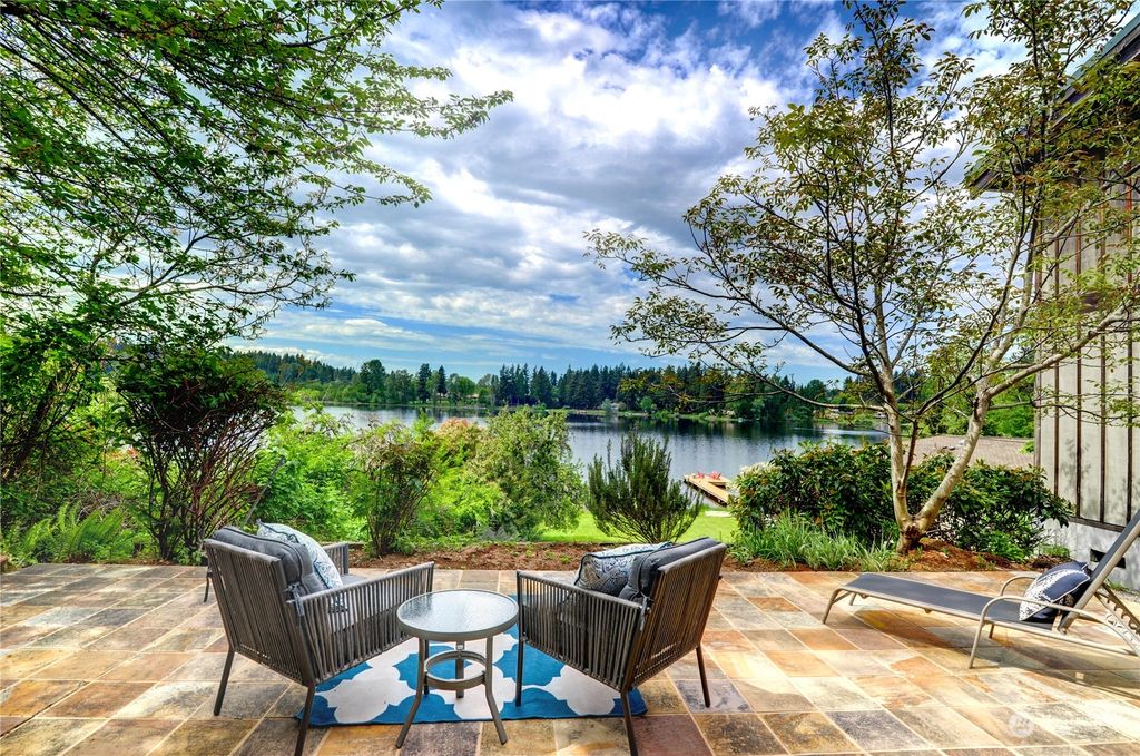 Photo of 16260 SE 24th Street, Bellevue, WA 98008 (MLS # 2069118)