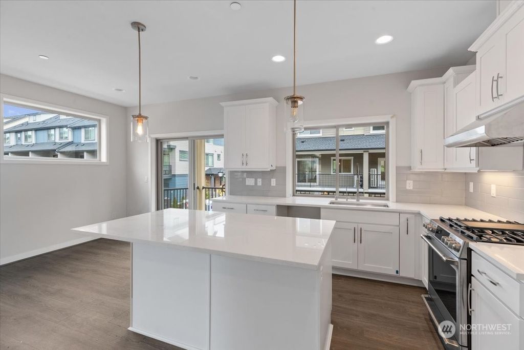 Photo of 1134 7th Avenue NE, Issaquah, WA 98029 (MLS # 2047625)