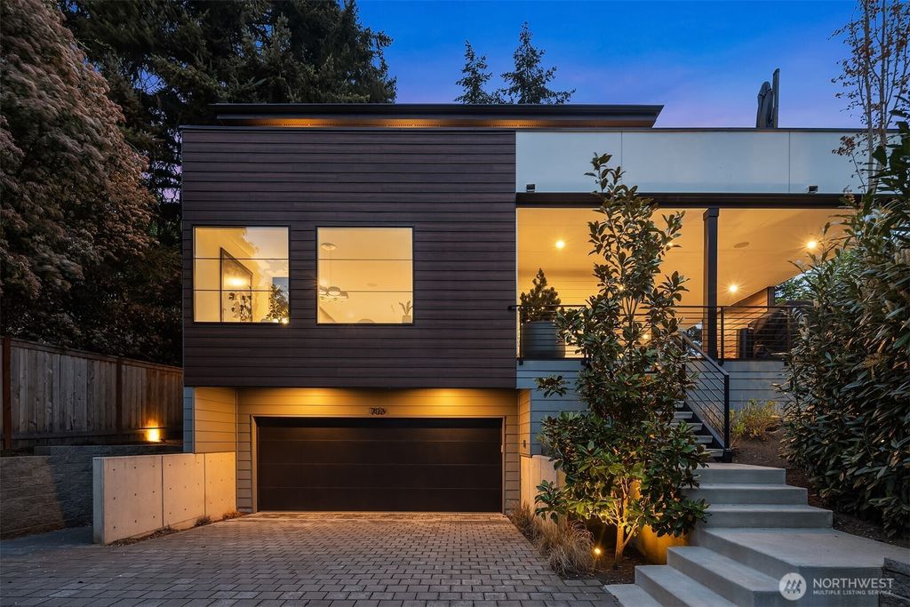 Photo of 7826 115th Place NE, Kirkland, WA 98033 (MLS # 2514572)