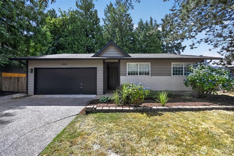 Photo of 12615 SE 318th Way, Auburn, WA 98092 (MLS # 2575817)