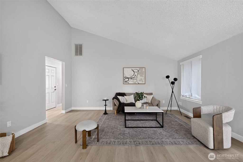 Photo of 12615 SE 318th Way, Auburn, WA 98092 (MLS # 2575817)