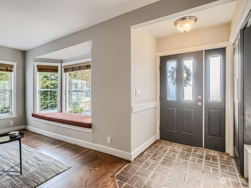 Photo of 1818 NE 172nd Street, Shoreline, WA 98155 (MLS # 2034772)