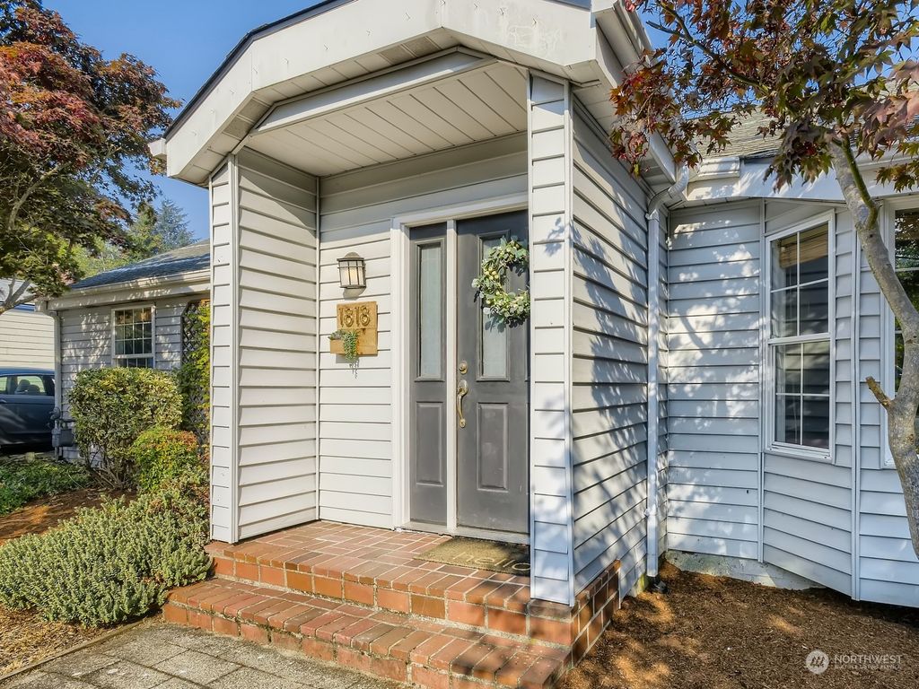 Photo of 1818 NE 172nd Street, Shoreline, WA 98155 (MLS # 2034772)