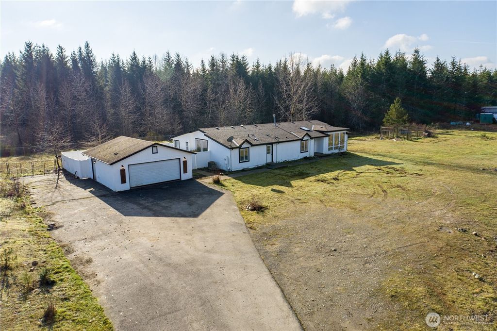 Photo of 331 E Enchantment Heights Drive, Union, WA 98592 (MLS # 2472522)