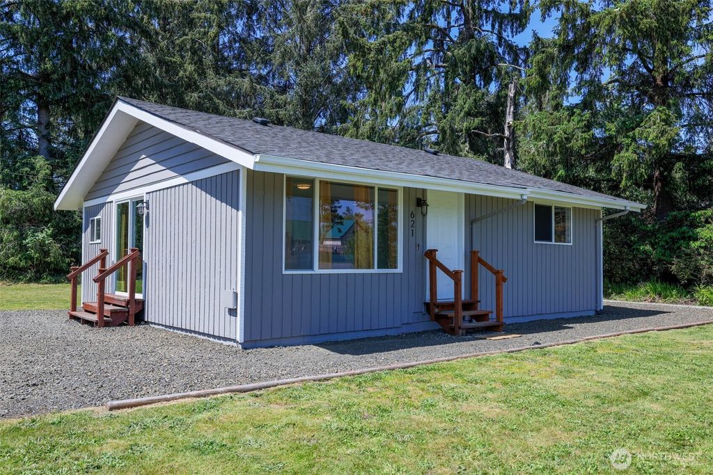 Photo of 621 N Broadway, Westport, WA 98595 (MLS # 2519739)