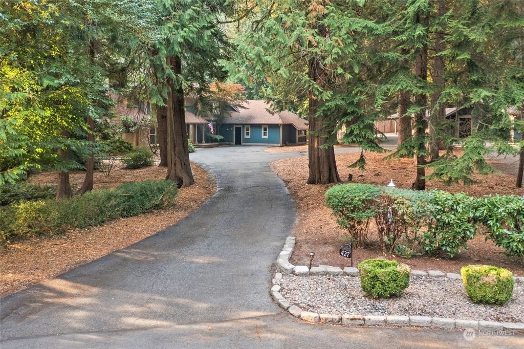 Photo of 427 219th Avenue NE, Sammamish, WA 98074 (MLS # 2005266)