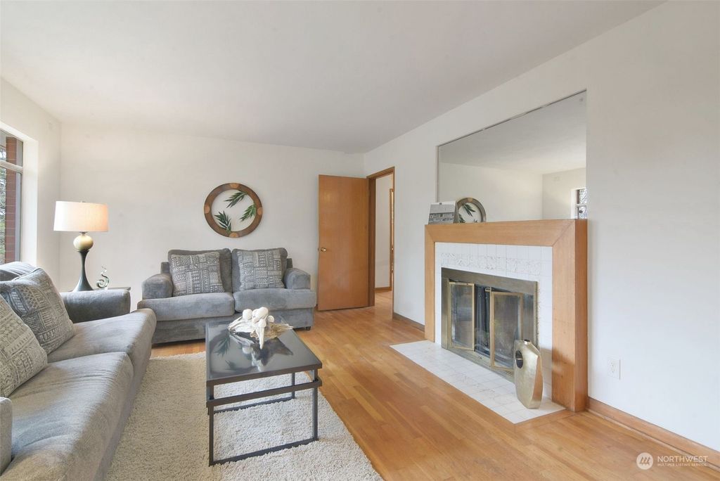 Photo of 5709 36th Avenue NE, Seattle, WA 98105 (MLS # 2199755)