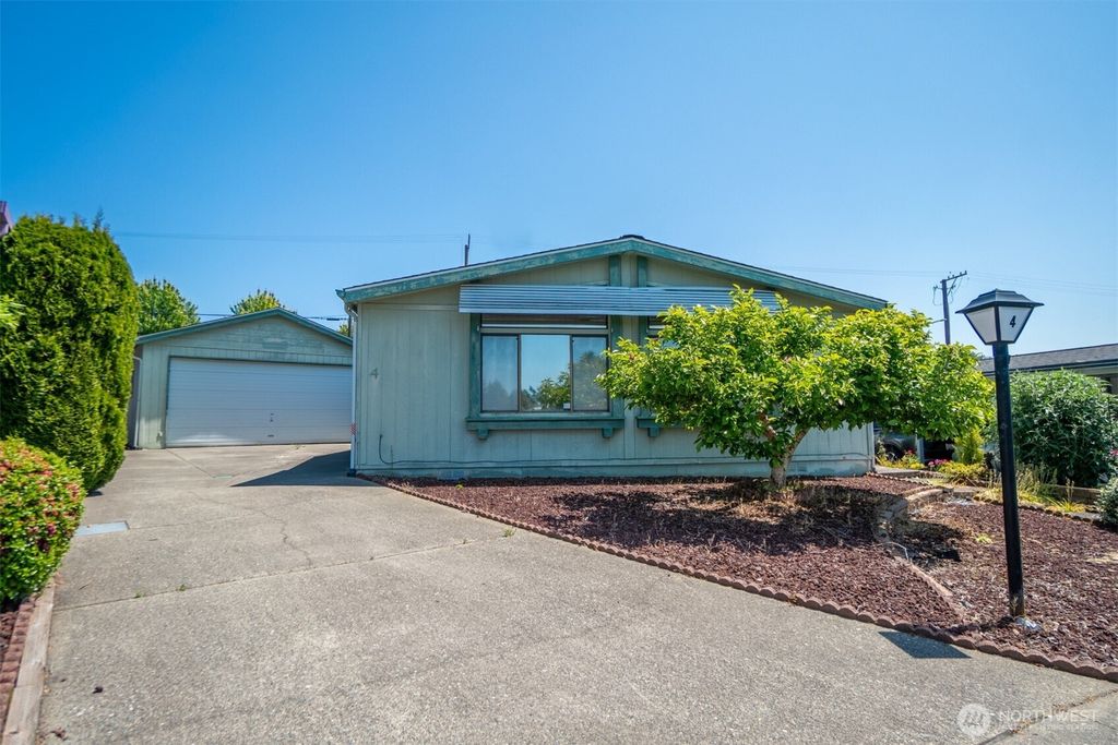 Photo of 37301 28th Avenue S #4, Federal Way, WA 98003 (MLS # 2396440)