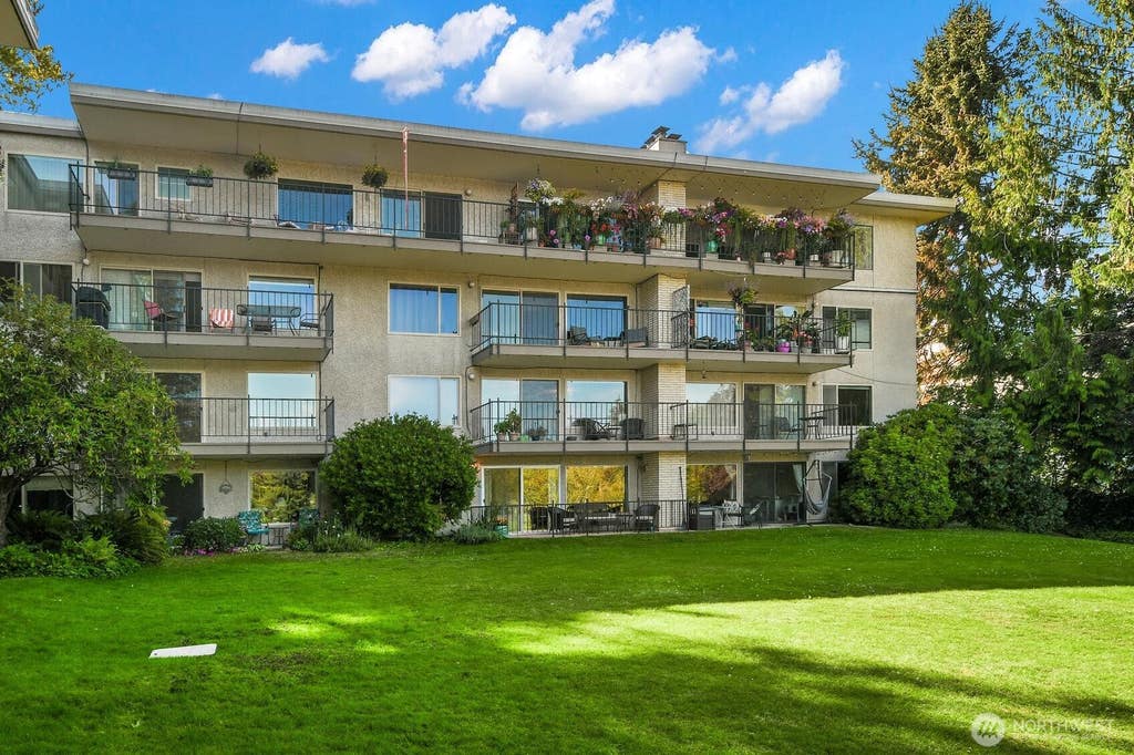 Photo of 322 N 134th Street #102, Seattle, WA 98133 (MLS # 2566673)