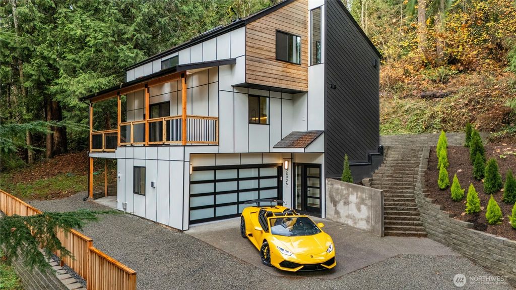 Photo of 24926 SE Mirrormont Boulevard, Issaquah, WA 98027 (MLS # 2481907)