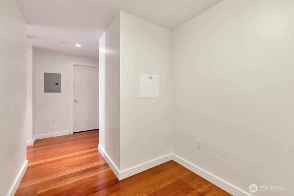 909 5th Ave 502