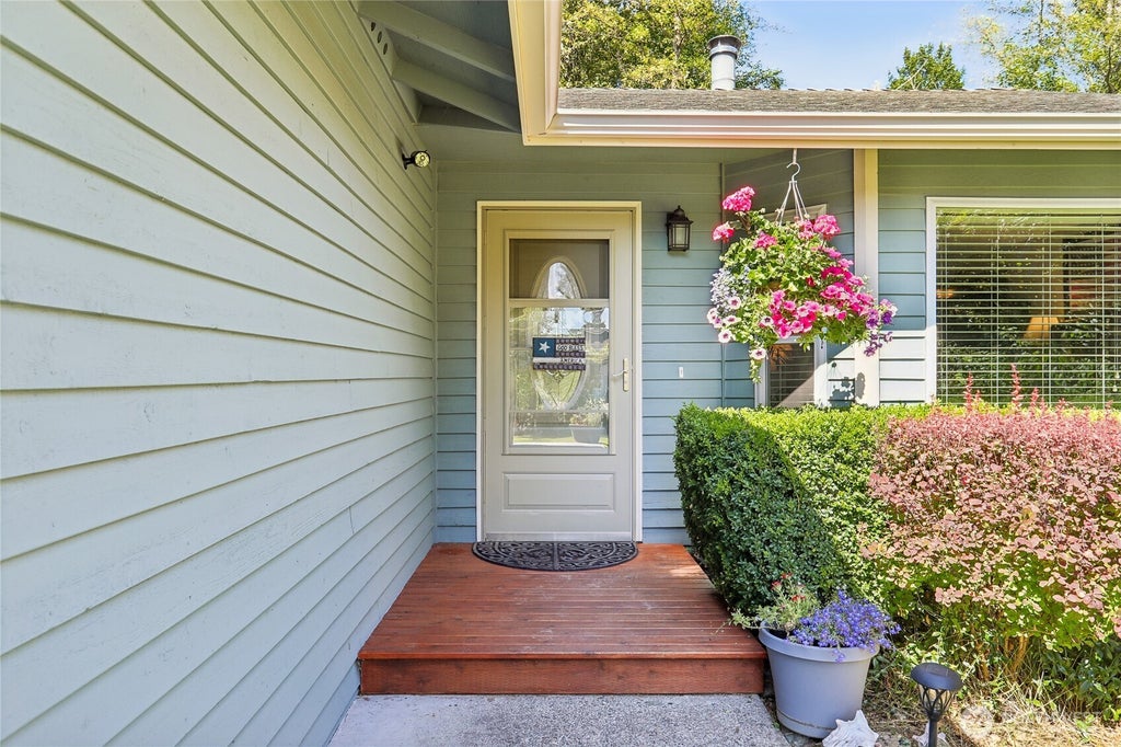 Photo of 9113 15th Place SE, Lake Stevens, WA 98258 (MLS # 2575518)