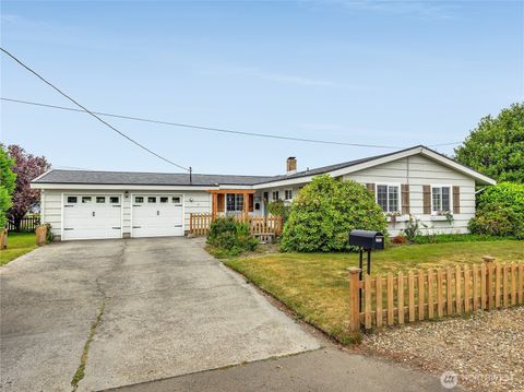 Photo of 111 S WASHINGTON Avenue, Long Beach, WA 98631 (MLS # 2549262)