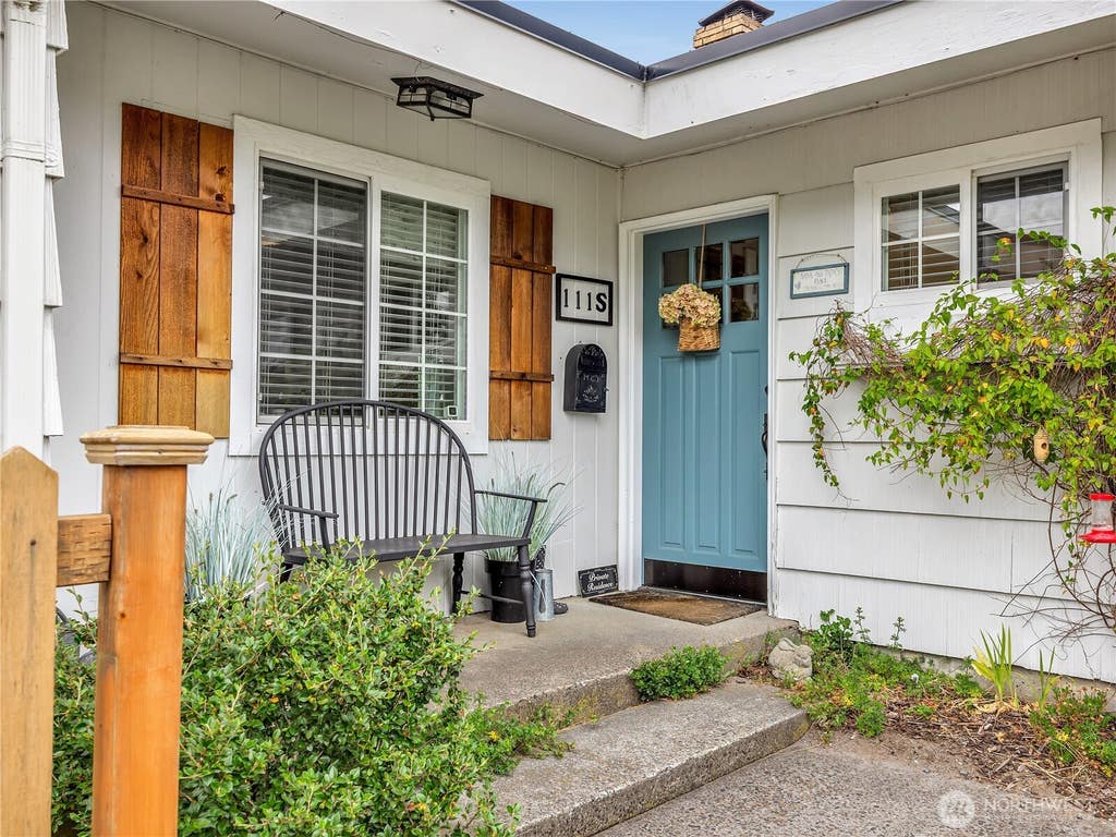 Photo of 111 S WASHINGTON Avenue, Long Beach, WA 98631 (MLS # 2549262)