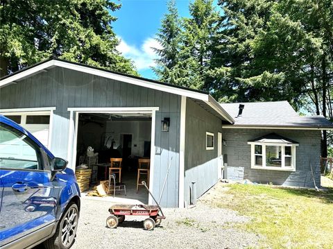 Photo of 1302 SW Bay Street, Port Orchard, WA 98366 (MLS # 2463593)