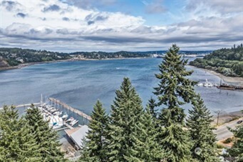 Photo of 1302 SW Bay Street, Port Orchard, WA 98366 (MLS # 2463593)