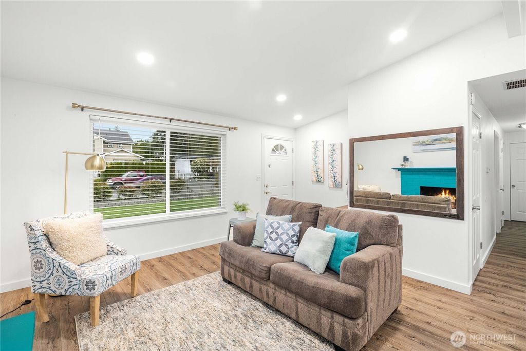 Photo of 4610 181st Place SW, Lynnwood, WA 98037 (MLS # 2508758)