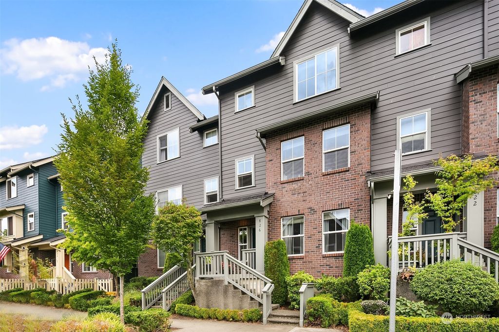 Photo of 826 4th Avenue NE, Issaquah, WA 98029 (MLS # 2161350)
