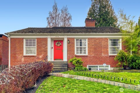 Photo of 3246 W Viewmont Way W, Seattle, WA 98199 (MLS # 2463473)