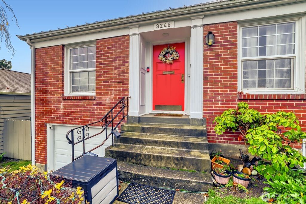 Photo of 3246 W Viewmont Way W, Seattle, WA 98199 (MLS # 2463473)