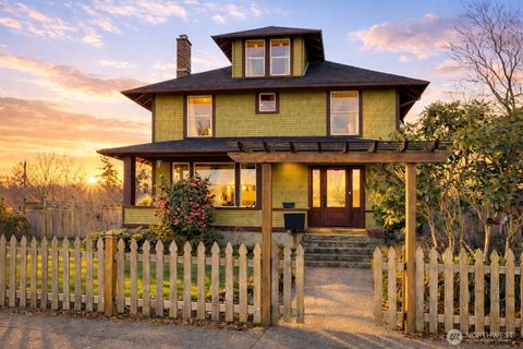 Photo of 2130 Virginia Avenue, Everett, WA 98201 (MLS # 2481164)